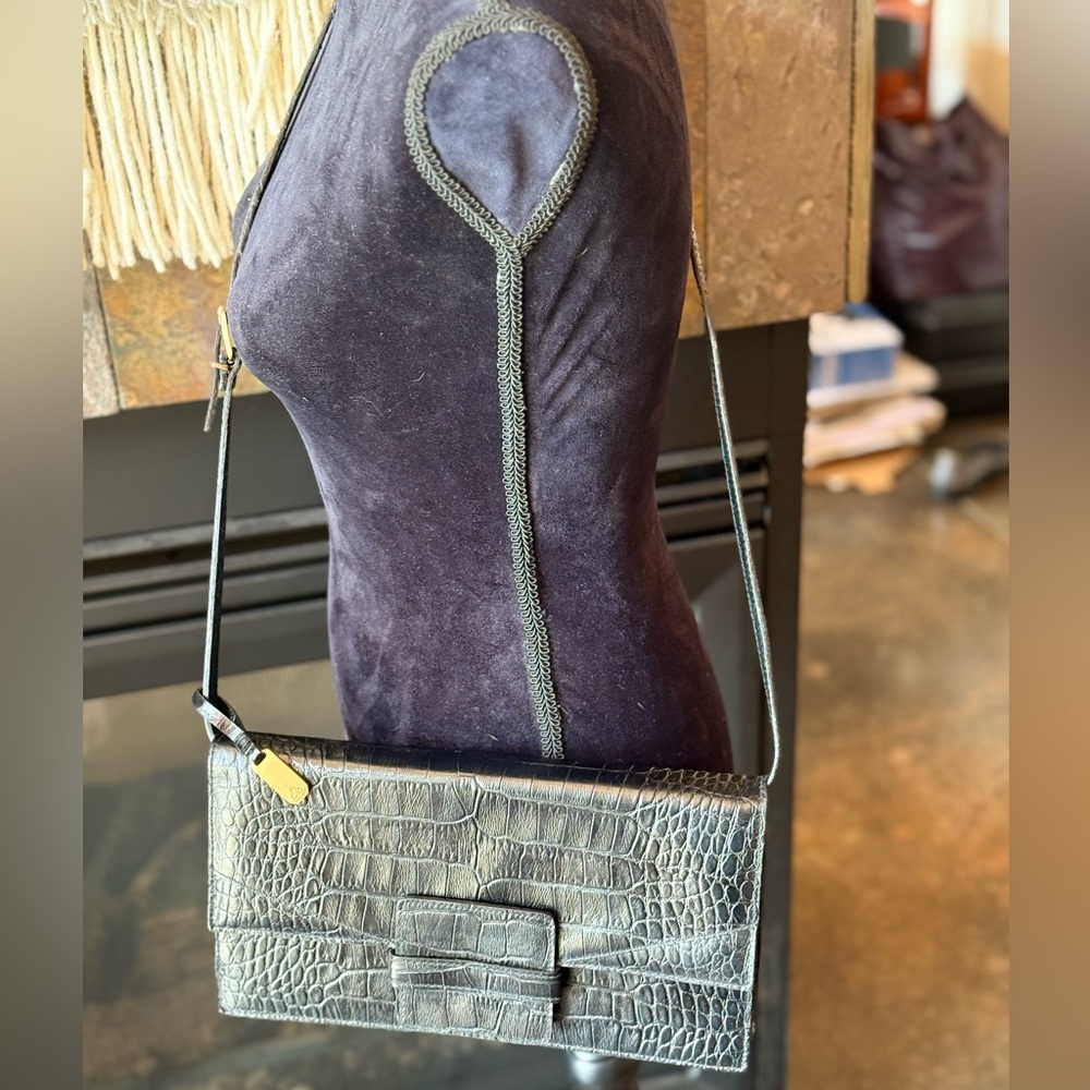 Beautiful vintage Liz Claiborne croc patterned leather clutch/crossbody option.